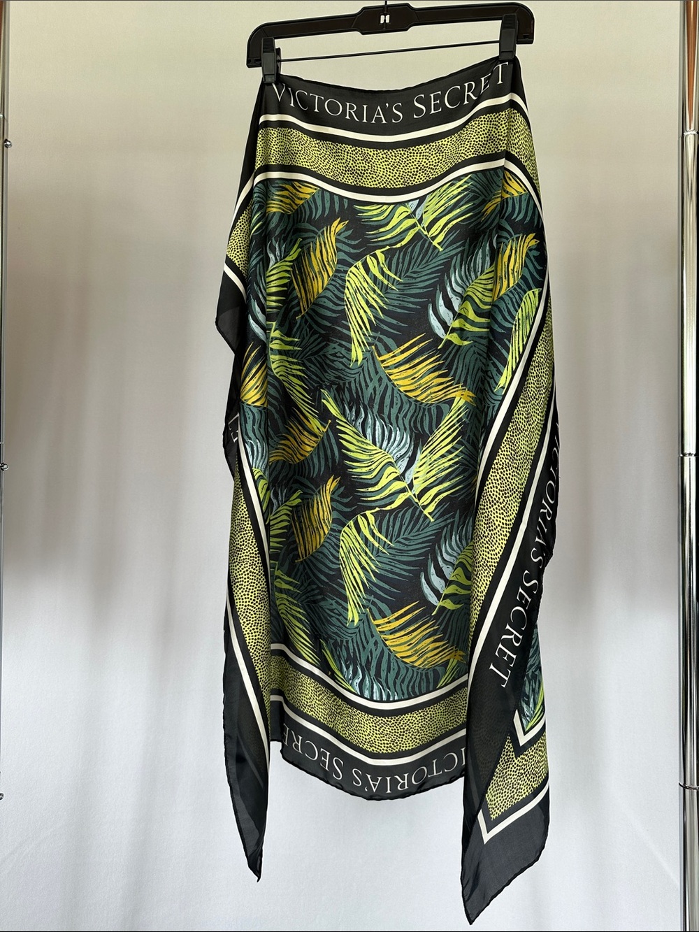 New! Victoria's Secret Black, Green & Yellow Tropical Leaf Scarf NWT 35x35”